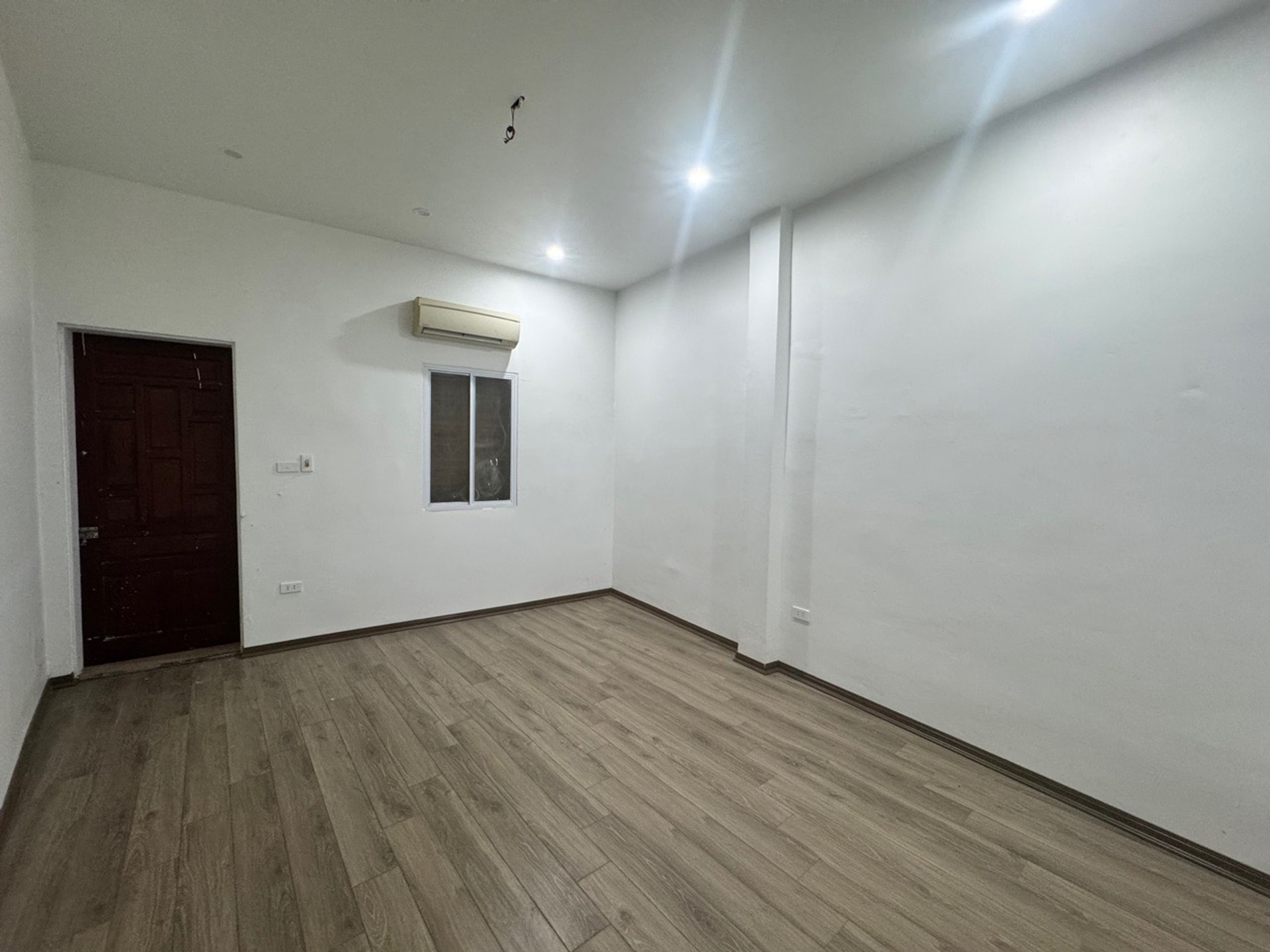 Bán nhà Trương Định - diện tích 34m2 3 tầng - Lô góc 2 thoáng - giá 9,5 tỷ
