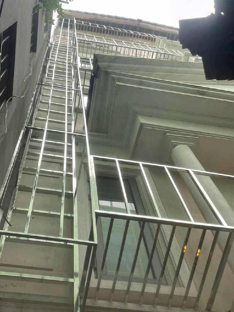 Bán nhà Ngõ Thái Lợi - diện tích 30m2 6 tầng - Nhà dân xây cho thuê - giá 9,8 tỷ