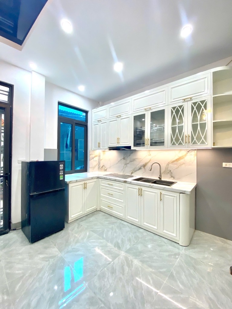 Bán nhà Nguyễn Chính - diện tích 29m2 4 tầng - ô tô tránh - giá 8,9 tỷ