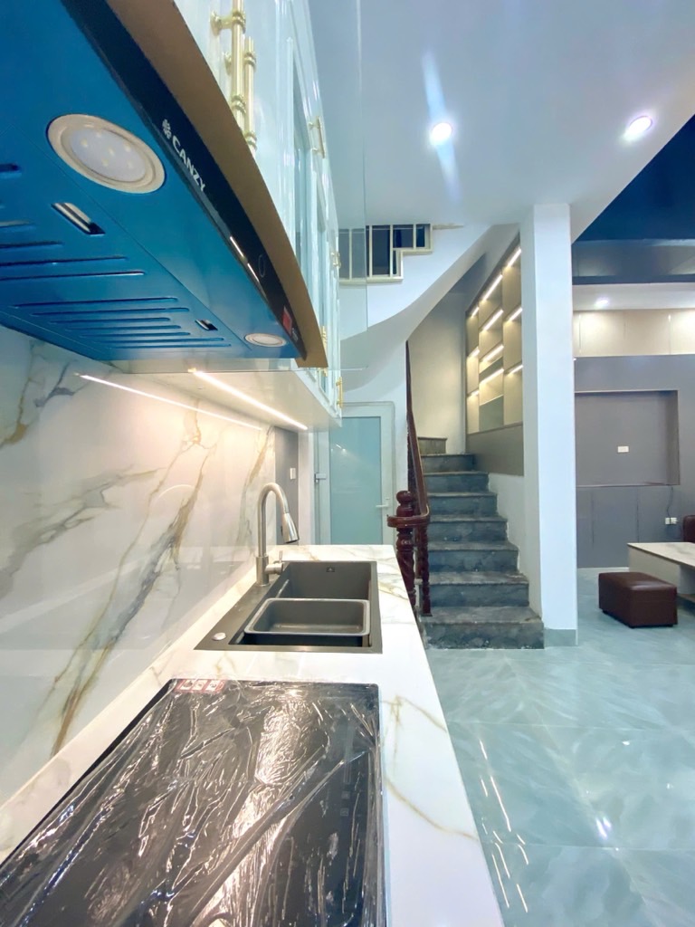 Bán nhà Nguyễn Chính - diện tích 29m2 4 tầng - ô tô tránh - giá 8,9 tỷ