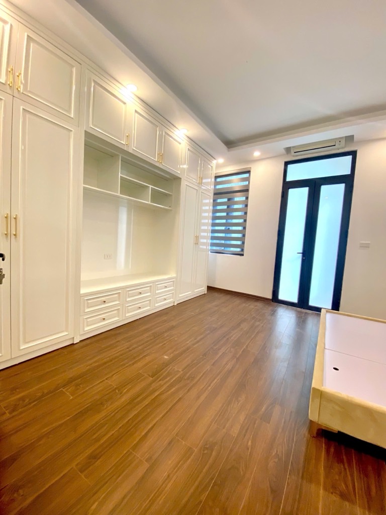 Bán nhà Nguyễn Chính - diện tích 29m2 4 tầng - ô tô tránh - giá 8,9 tỷ