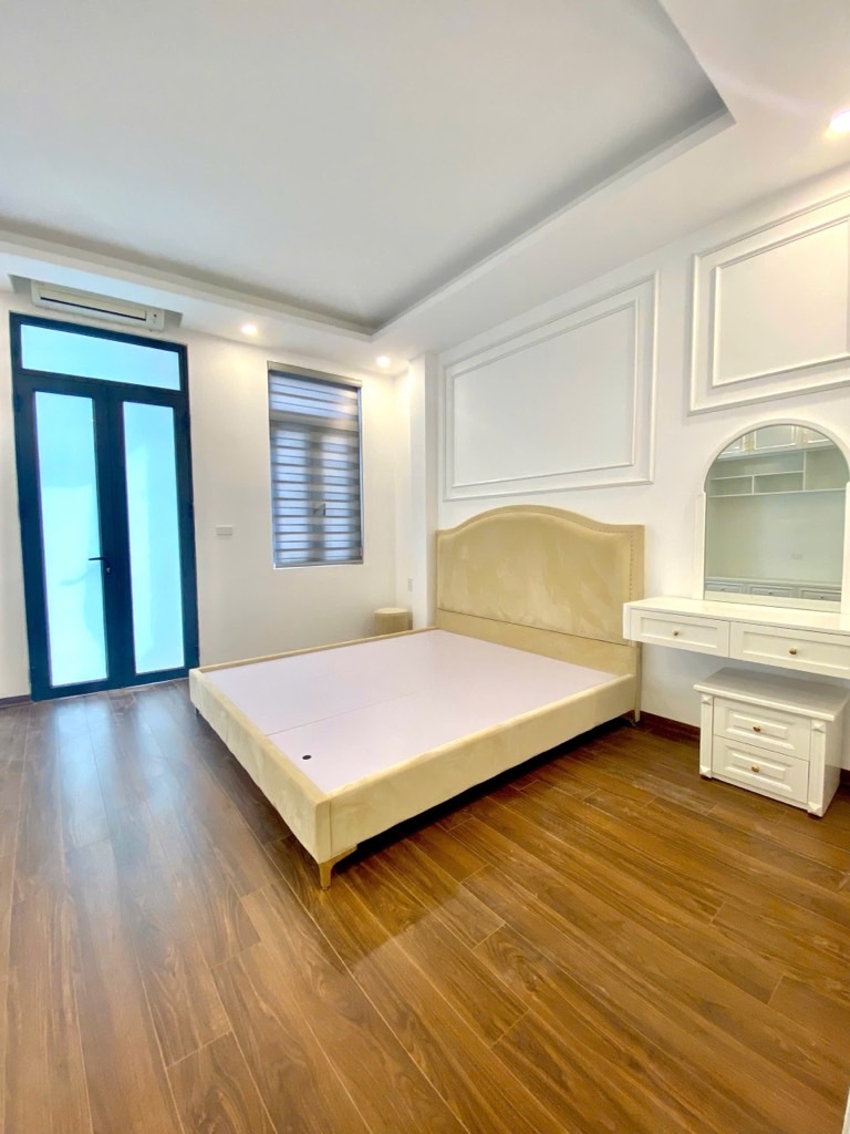 Bán nhà Nguyễn Chính - diện tích 29m2 4 tầng - ô tô tránh - giá 8,9 tỷ