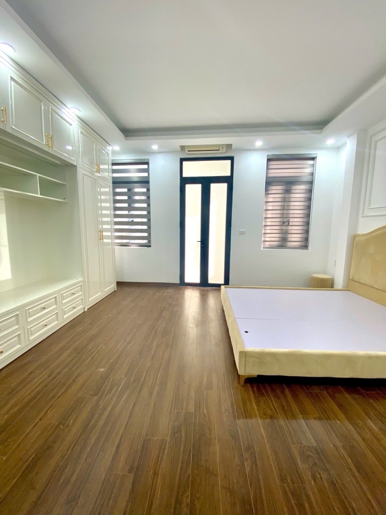 Bán nhà Nguyễn Chính - diện tích 29m2 4 tầng - ô tô tránh - giá 8,9 tỷ