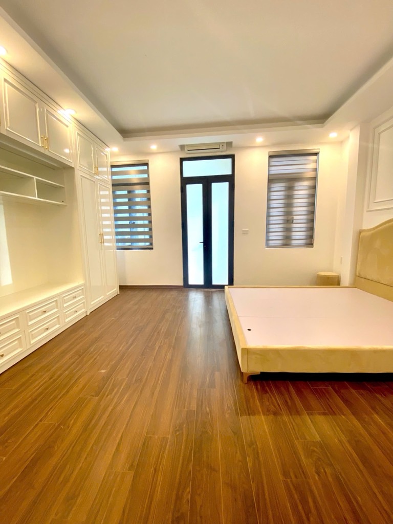Bán nhà Nguyễn Chính - diện tích 29m2 4 tầng - ô tô tránh - giá 8,9 tỷ