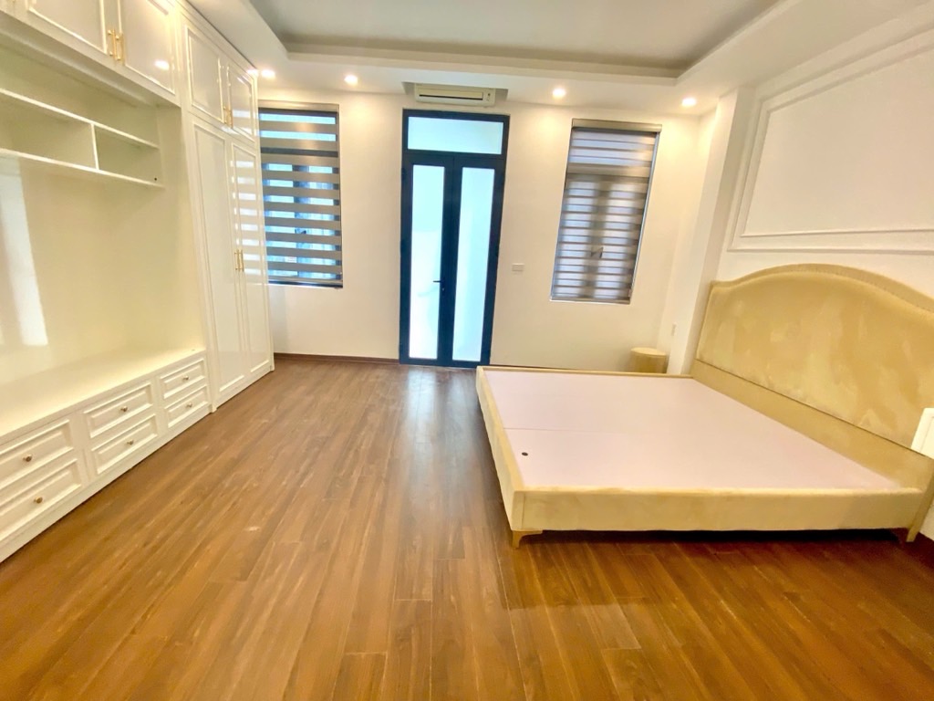 Bán nhà Nguyễn Chính - diện tích 29m2 4 tầng - ô tô tránh - giá 8,9 tỷ