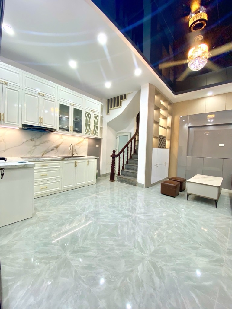 Bán nhà Nguyễn Chính - diện tích 29m2 4 tầng - ô tô tránh - giá 8,9 tỷ