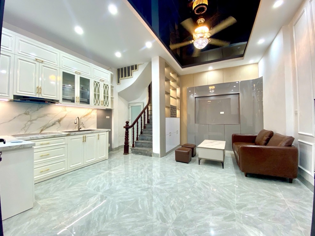 Bán nhà Nguyễn Chính - diện tích 29m2 4 tầng - ô tô tránh - giá 8,9 tỷ