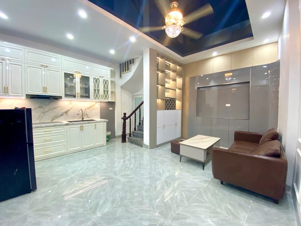 Bán nhà Nguyễn Chính - diện tích 29m2 4 tầng - ô tô tránh - giá 8,9 tỷ