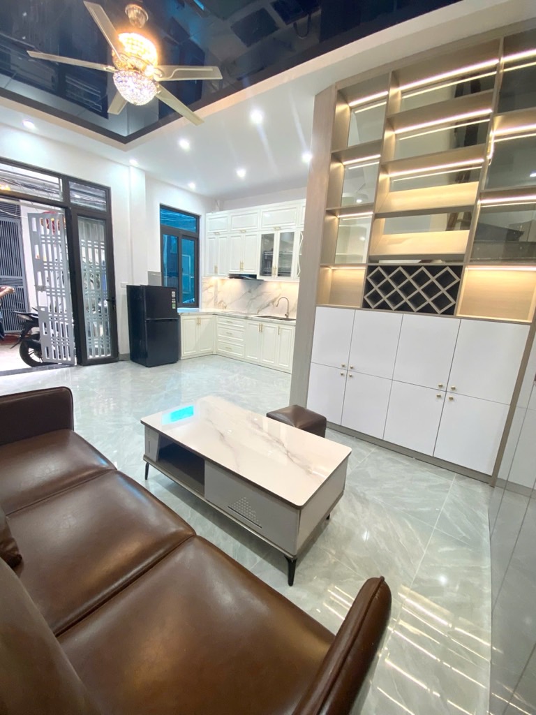Bán nhà Nguyễn Chính - diện tích 29m2 4 tầng - ô tô tránh - giá 8,9 tỷ