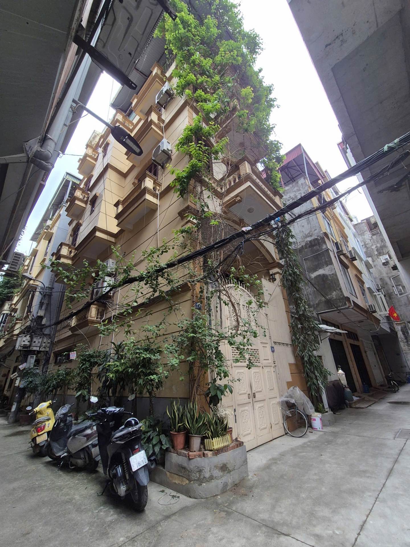 Bán nhà Nguyễn Chí Thanh - diện tích 51.9m2 5 tầng - Lô góc 2 mặt ô tô - giá 31,2 tỷ