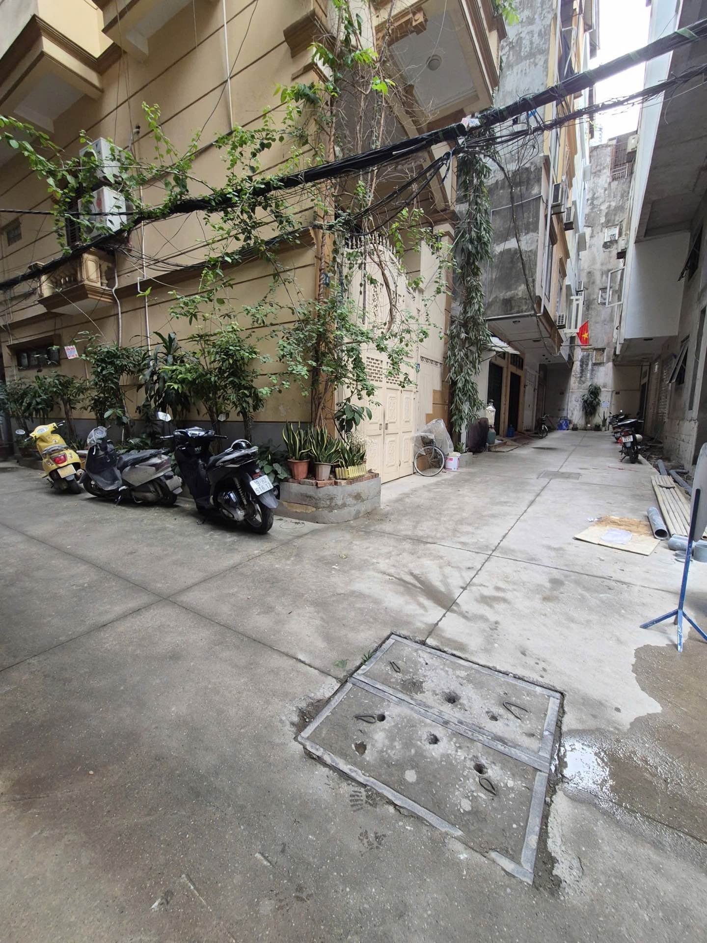 Bán nhà Nguyễn Chí Thanh - diện tích 51.9m2 5 tầng - Lô góc 2 mặt ô tô - giá 31,2 tỷ