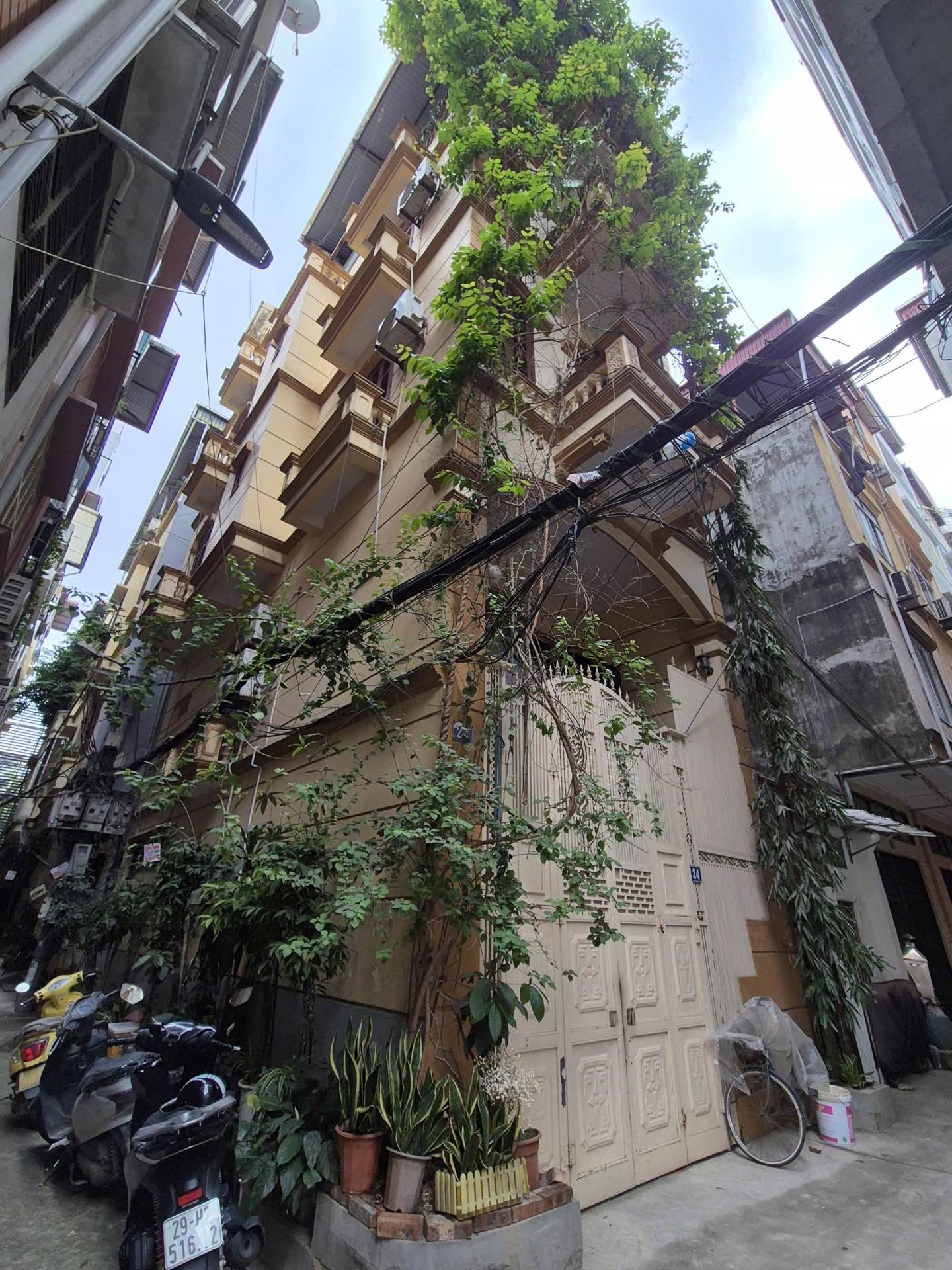 Bán nhà Nguyễn Chí Thanh - diện tích 51.9m2 5 tầng - Lô góc 2 mặt ô tô - giá 31,2 tỷ