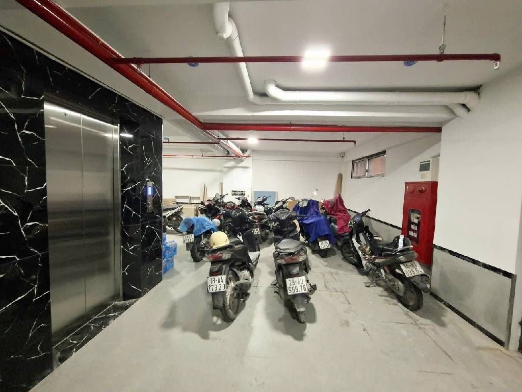 Bán nhà Định Công Thượng - diện tích 85m2 7 tầng - Hẻm xe máy - giá 26,8 tỷ