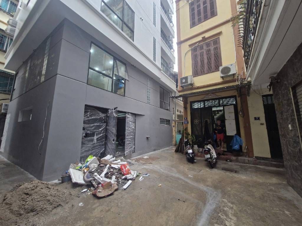 Bán nhà Định Công Thượng - diện tích 85m2 7 tầng - Hẻm xe máy - giá 26,8 tỷ