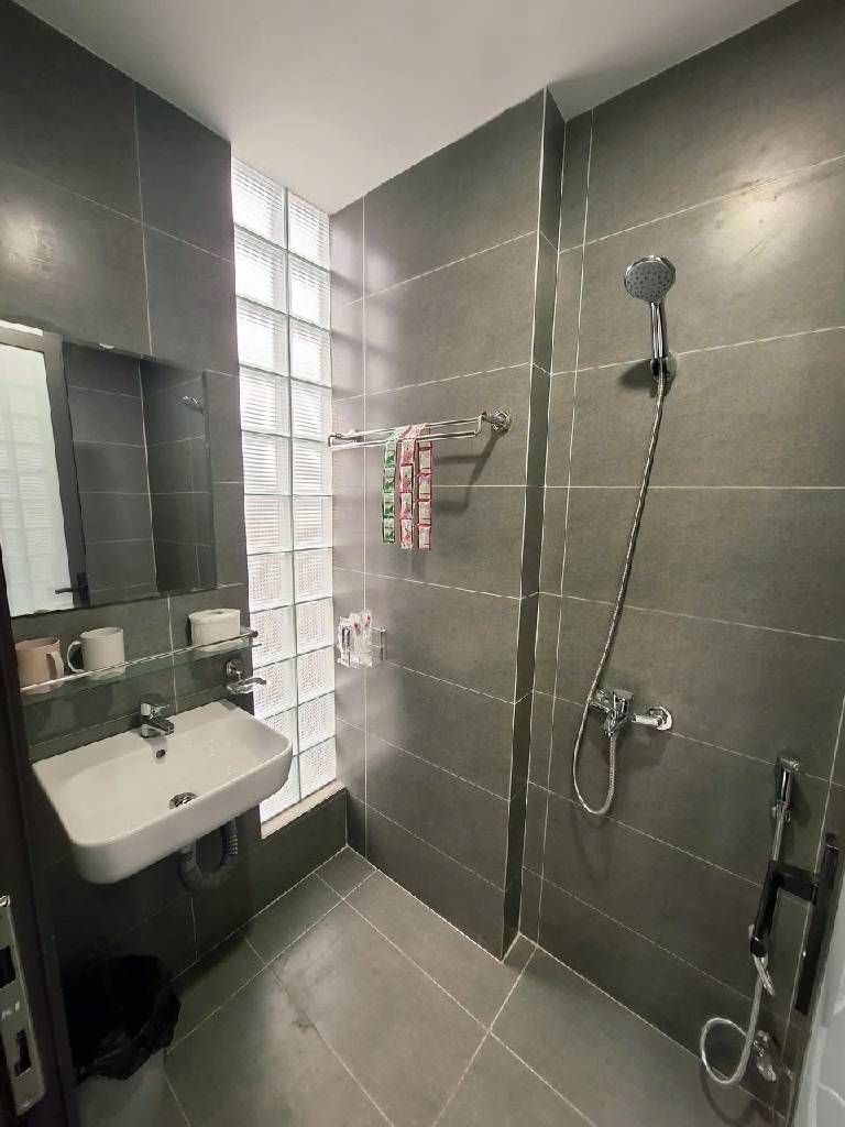 Bán nhà Định Công Thượng - diện tích 85m2 7 tầng - Hẻm xe máy - giá 26,8 tỷ