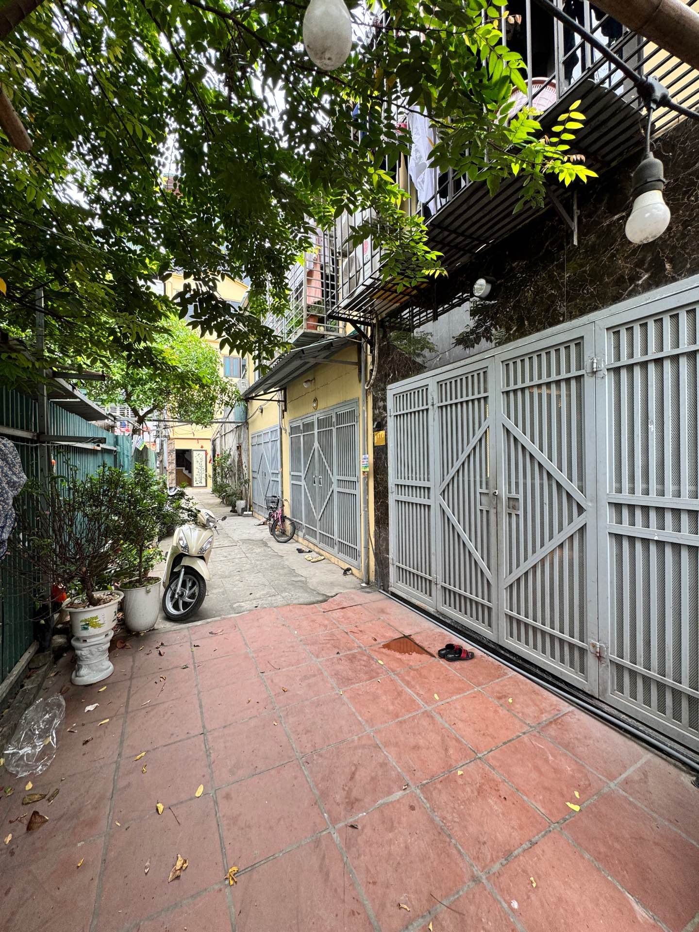 Bán nhà Vĩnh Hưng - diện tích 37m2 2 tầng - ô tô đỗ cổng - giá 3,5 tỷ