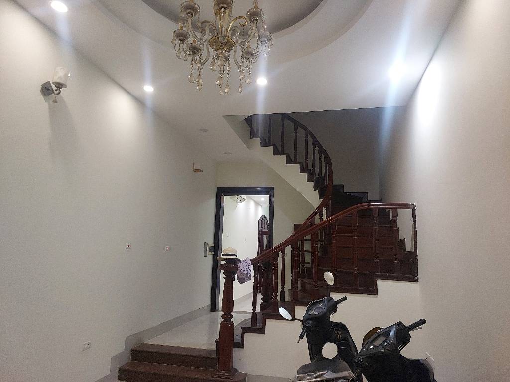 Bán nhà Hoàng Cầu - diện tích 57m2 4 tầng - ô tô vào nhà - giá 26,8 tỷ