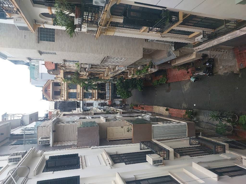 Bán nhà Hoàng Cầu - diện tích 57m2 4 tầng - ô tô vào nhà - giá 26,8 tỷ