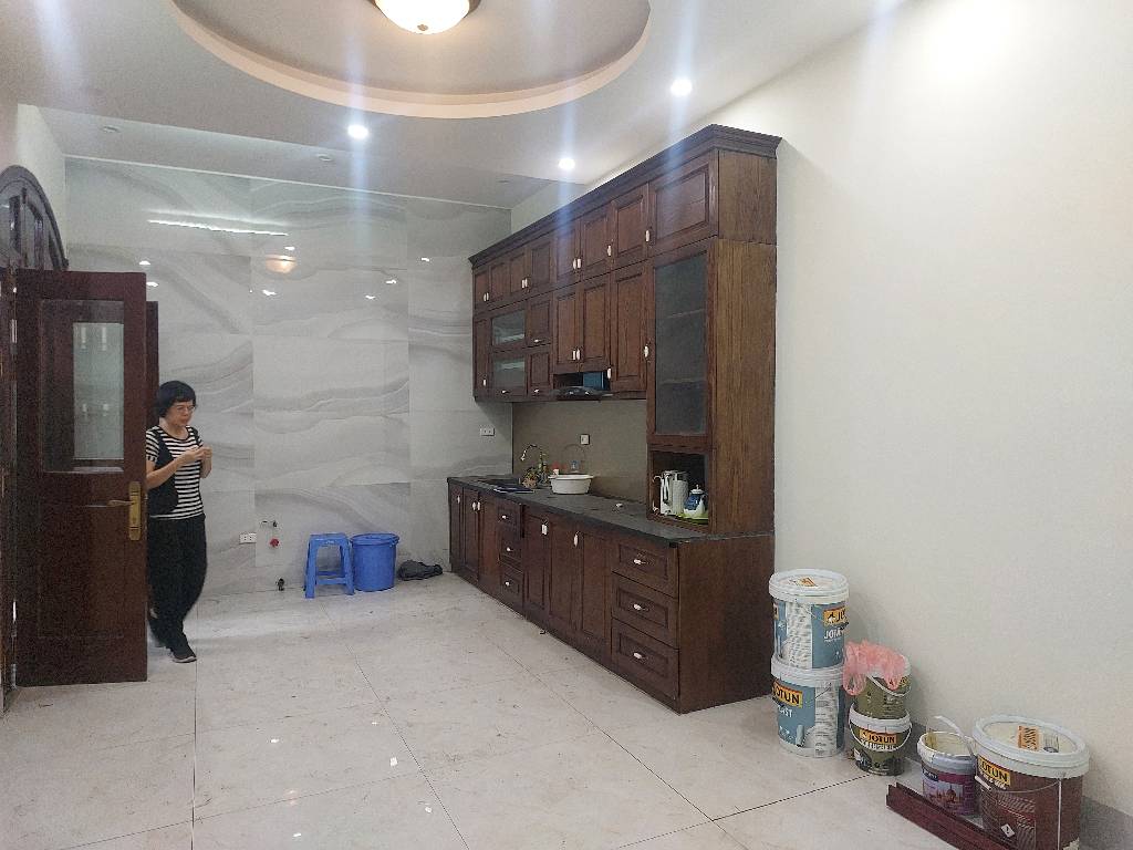 Bán nhà Hoàng Cầu - diện tích 57m2 4 tầng - ô tô vào nhà - giá 26,8 tỷ