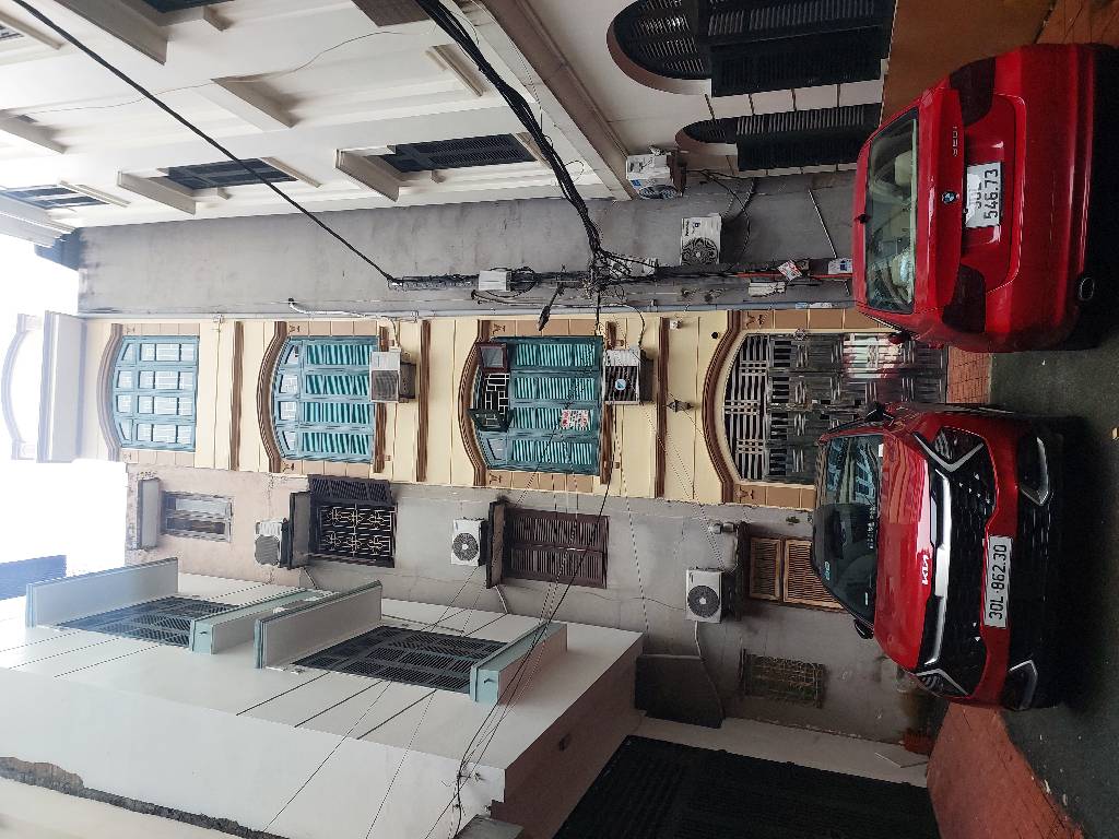 Bán nhà Hoàng Cầu - diện tích 57m2 4 tầng - ô tô vào nhà - giá 26,8 tỷ