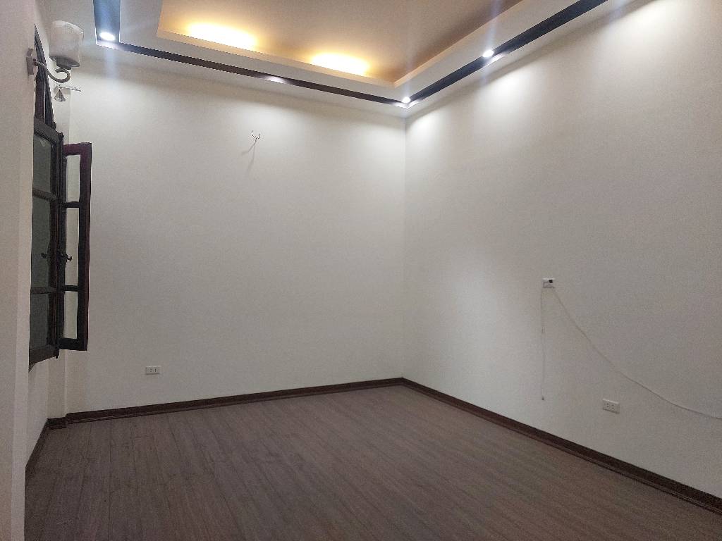 Bán nhà Hoàng Cầu - diện tích 57m2 4 tầng - ô tô vào nhà - giá 26,8 tỷ