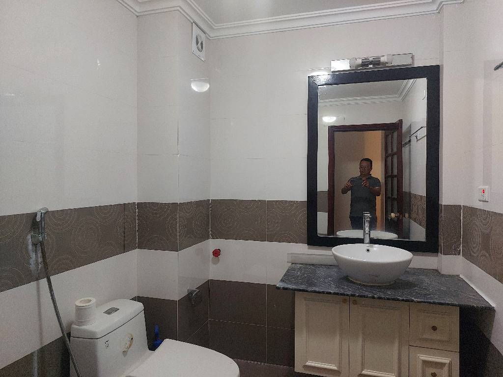 Bán nhà Hoàng Cầu - diện tích 57m2 4 tầng - ô tô vào nhà - giá 26,8 tỷ