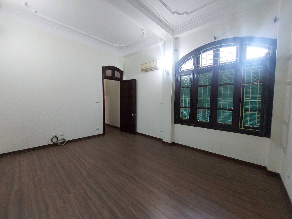 Bán nhà Hoàng Cầu - diện tích 57m2 4 tầng - ô tô vào nhà - giá 26,8 tỷ