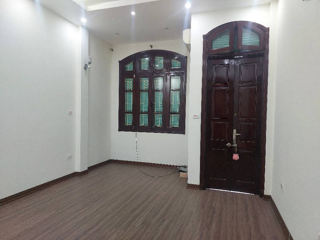 Bán nhà Hoàng Cầu - diện tích 57m2 4 tầng - ô tô vào nhà - giá 26,8 tỷ