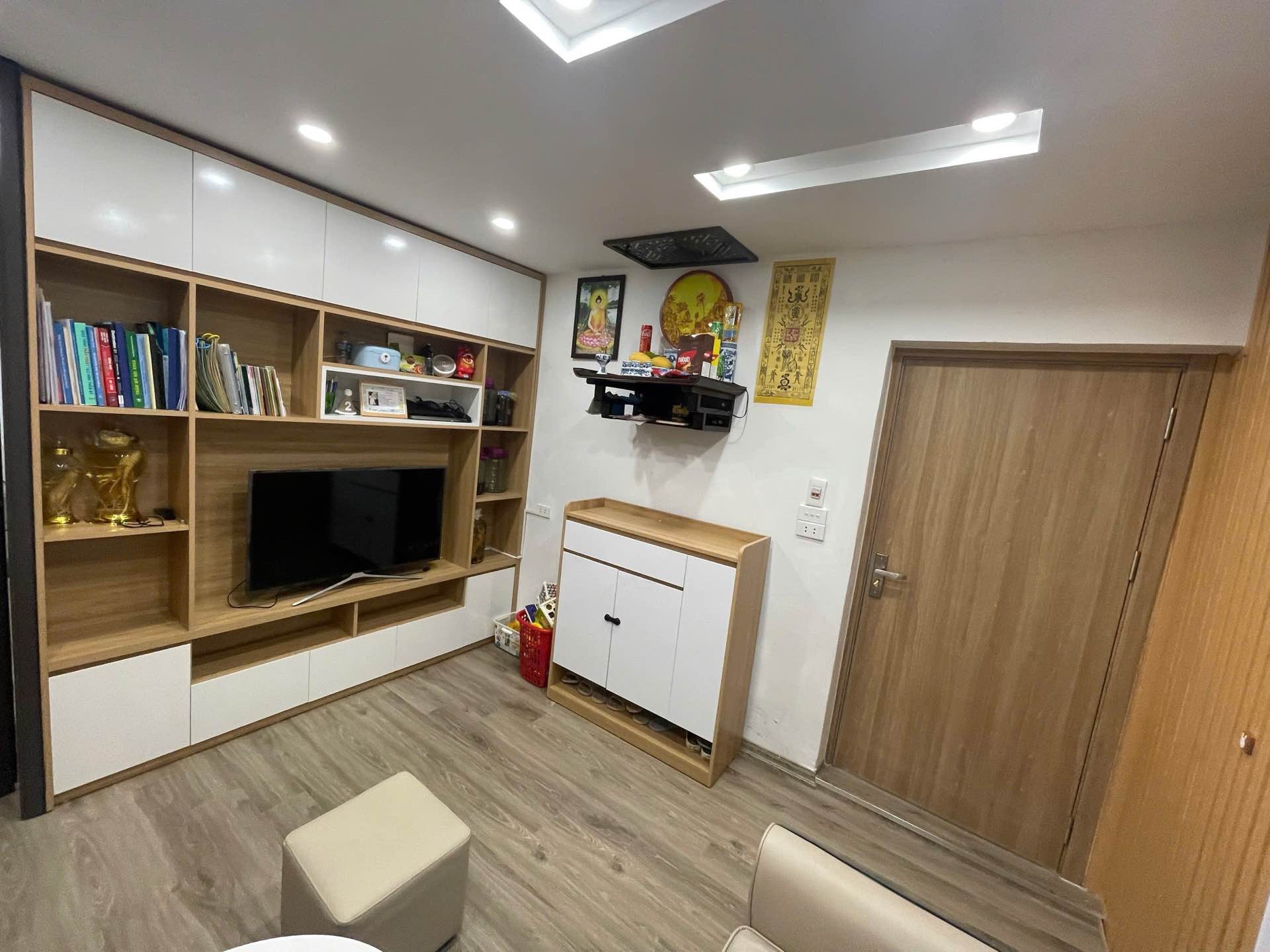 Bán nhà Hai Bà Trưng - diện tích 22m2 2 tầng - ô tô tránh - giá 3,8 tỷ