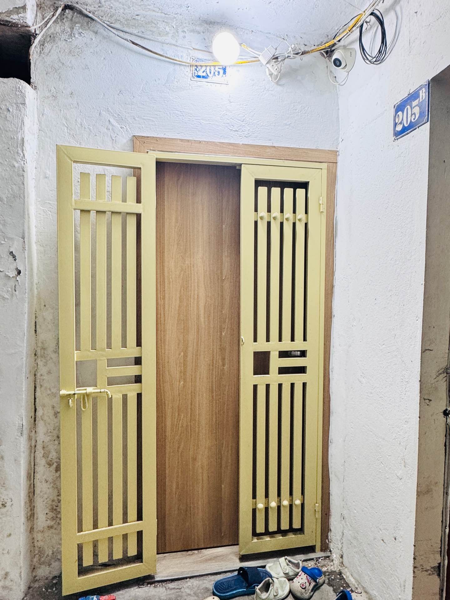 Bán nhà Hai Bà Trưng - diện tích 22m2 2 tầng - ô tô tránh - giá 3,8 tỷ
