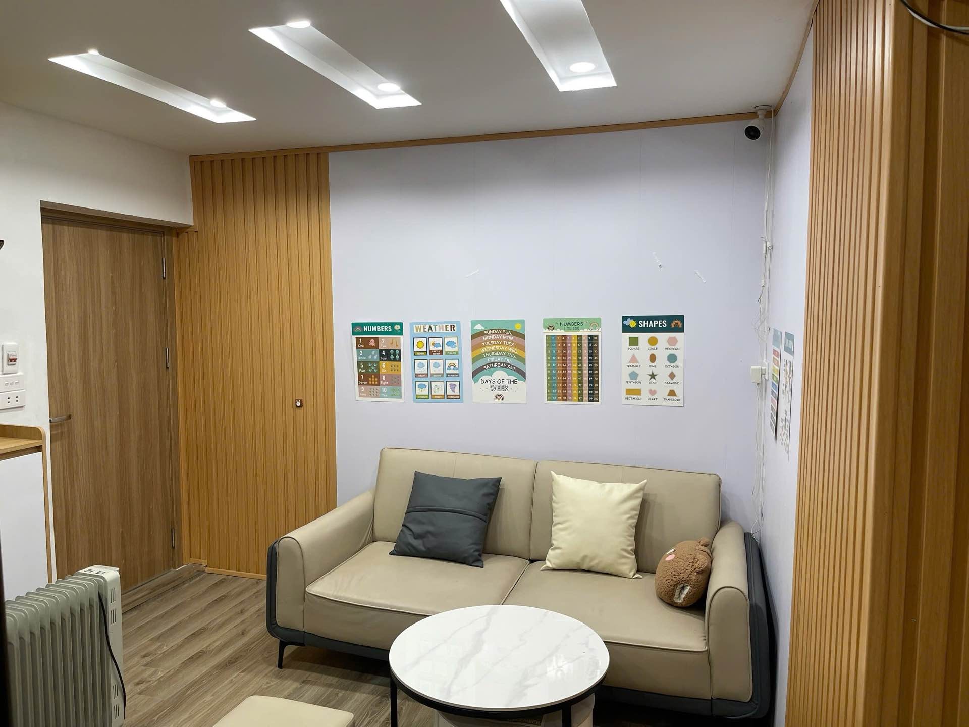 Bán nhà Hai Bà Trưng - diện tích 22m2 2 tầng - ô tô tránh - giá 3,8 tỷ