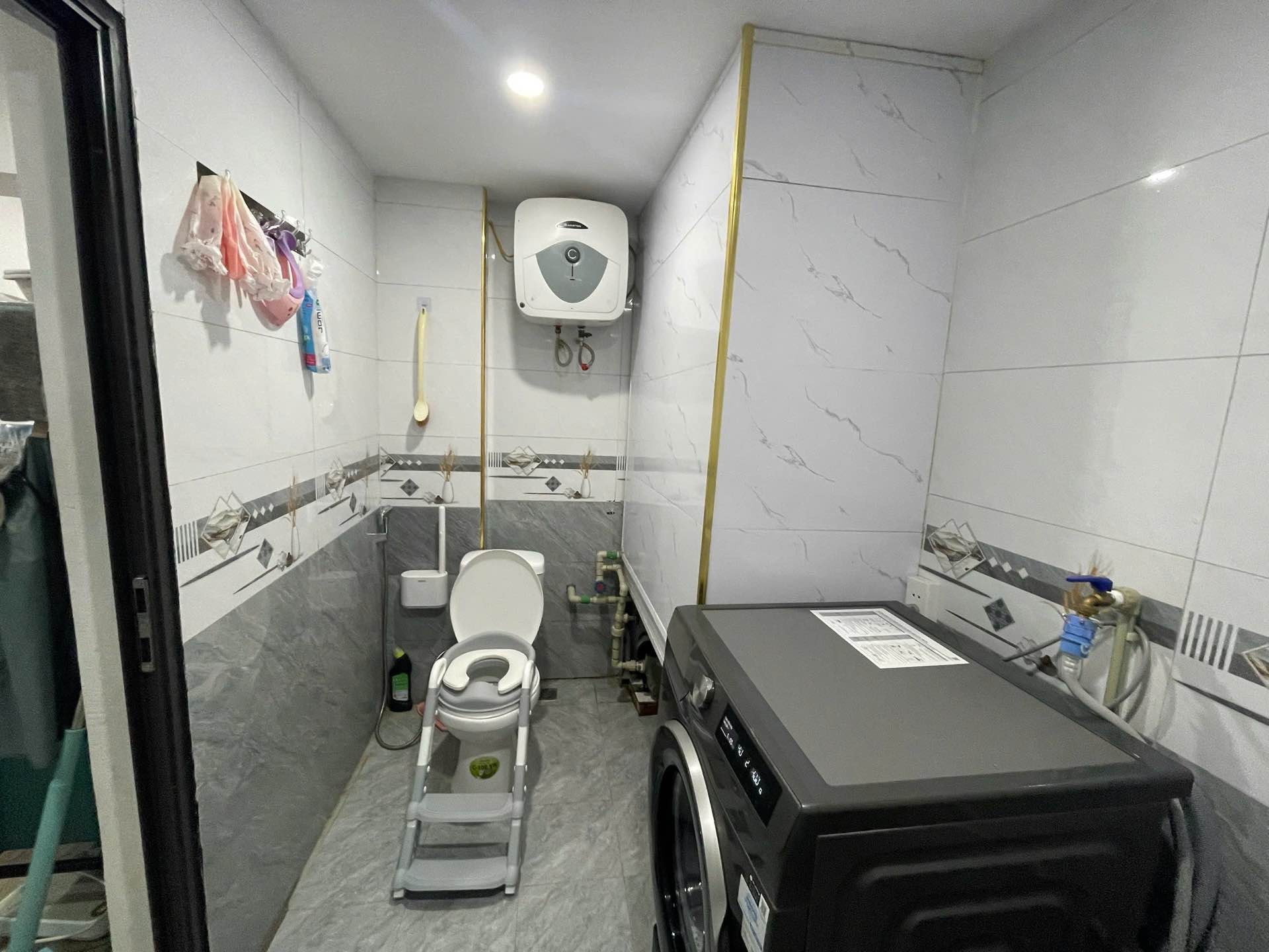Bán nhà Hai Bà Trưng - diện tích 22m2 2 tầng - ô tô tránh - giá 3,8 tỷ