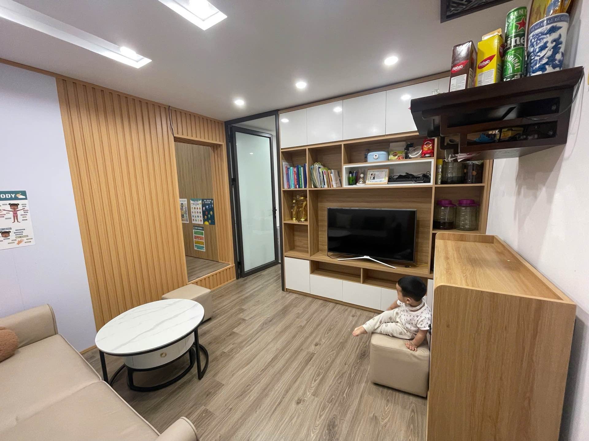 Bán nhà Hai Bà Trưng - diện tích 22m2 2 tầng - ô tô tránh - giá 3,8 tỷ