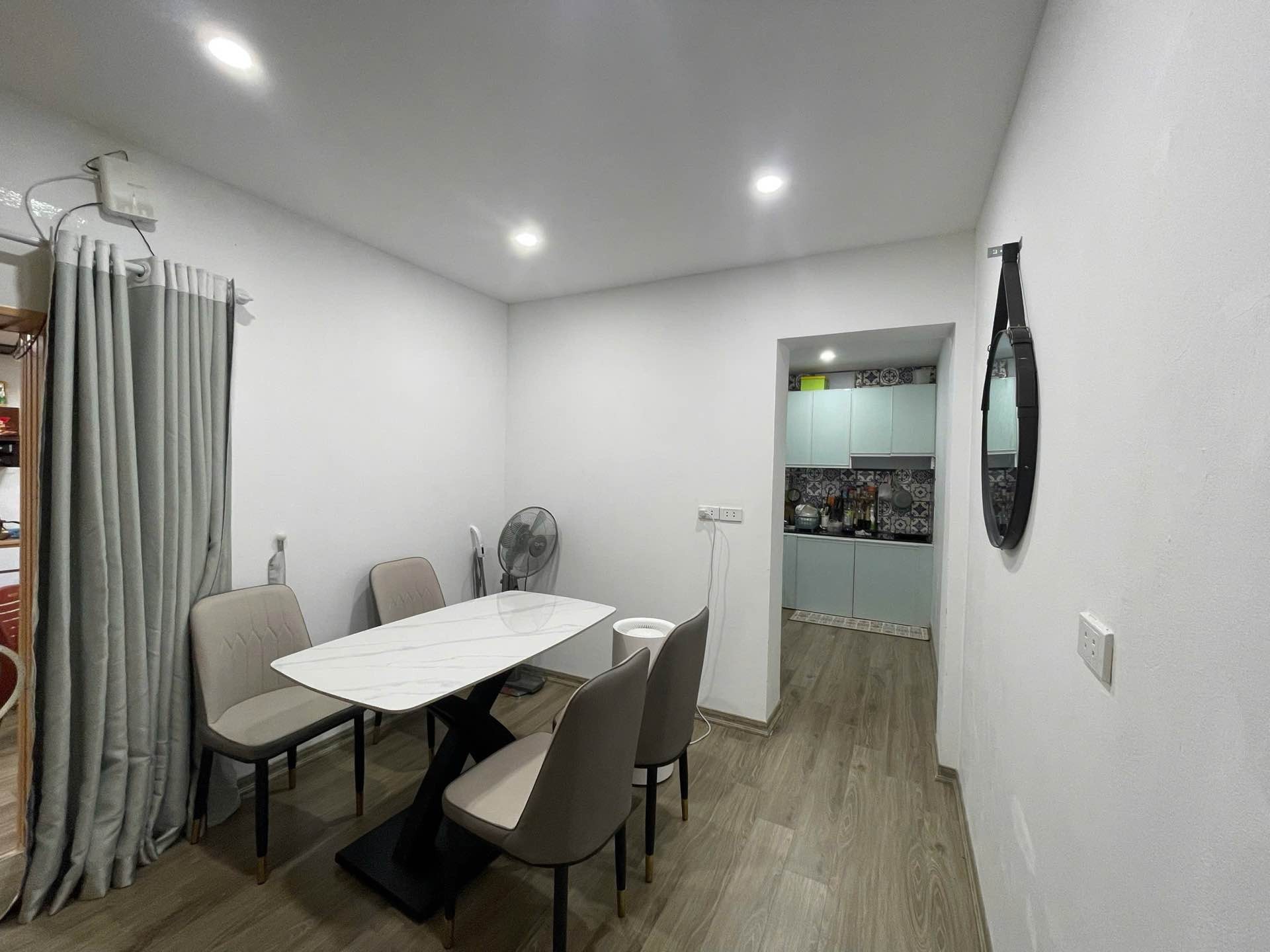 Bán nhà Hai Bà Trưng - diện tích 22m2 2 tầng - ô tô tránh - giá 3,8 tỷ