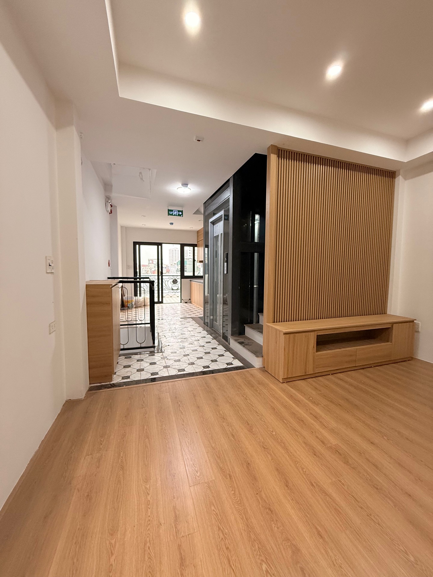 Bán nhà Nguyễn Đức Cảnh - diện tích 49m2 6 tầng - Thang máy mới tinh - giá 13,2 tỷ