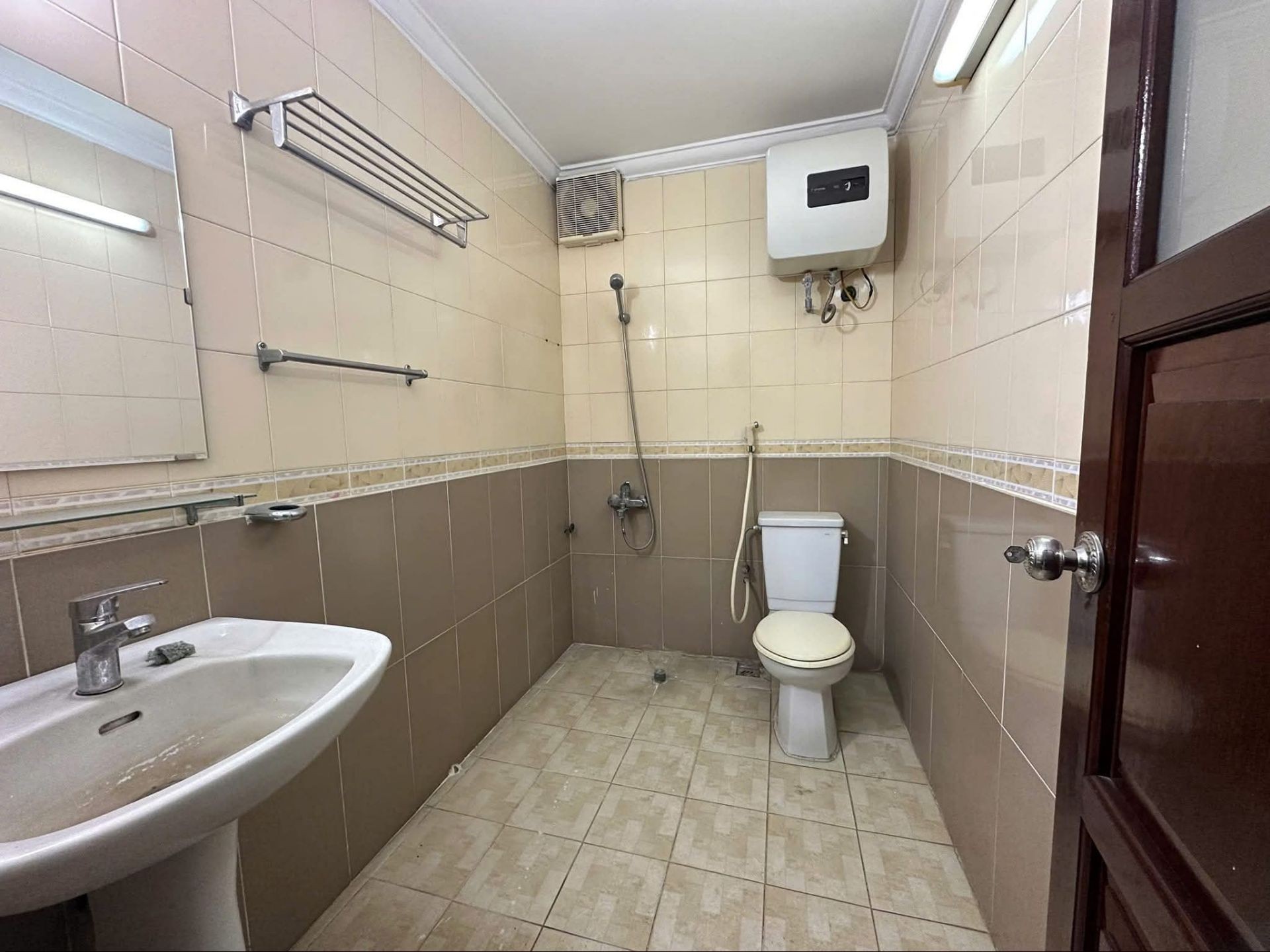 Bán nhà Kim Mã - diện tích 75m2 4 tầng - ô tô tránh - giá 58,5 tỷ