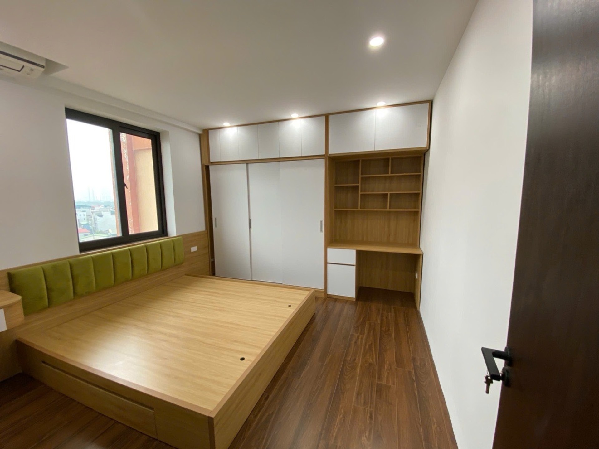 Bán nhà Đồng Tàu - diện tích 53m2 7 tầng - Nhà đẹp 2 ngủ - giá 4,75 tỷ