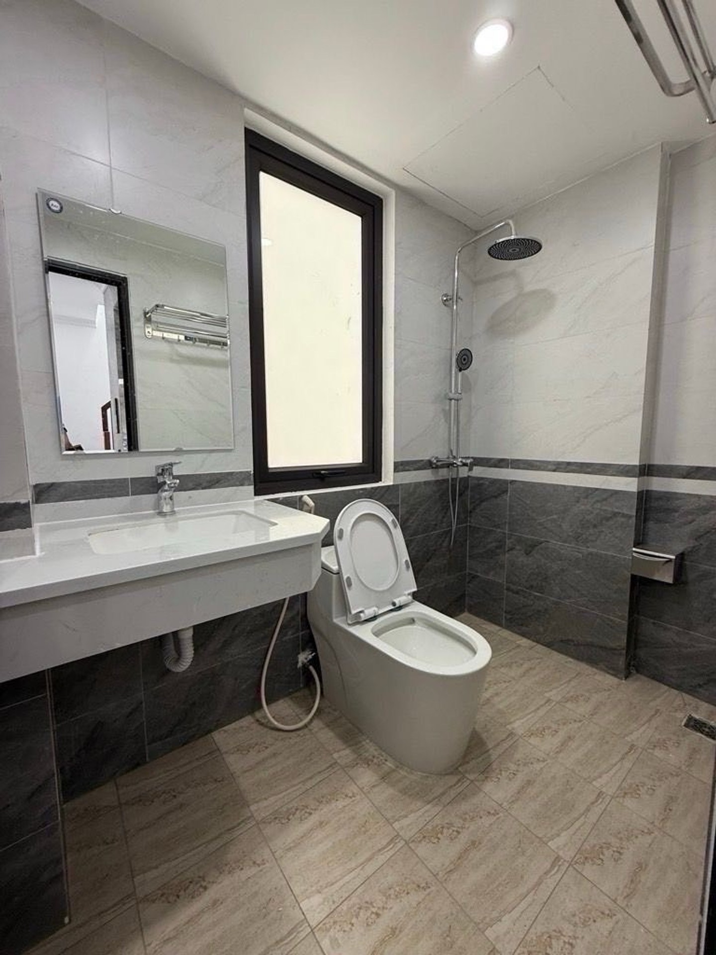 Bán nhà Định Công Thượng - diện tích 31m2 6 tầng - Nhà đẹp hiếm có - giá 9,7 tỷ