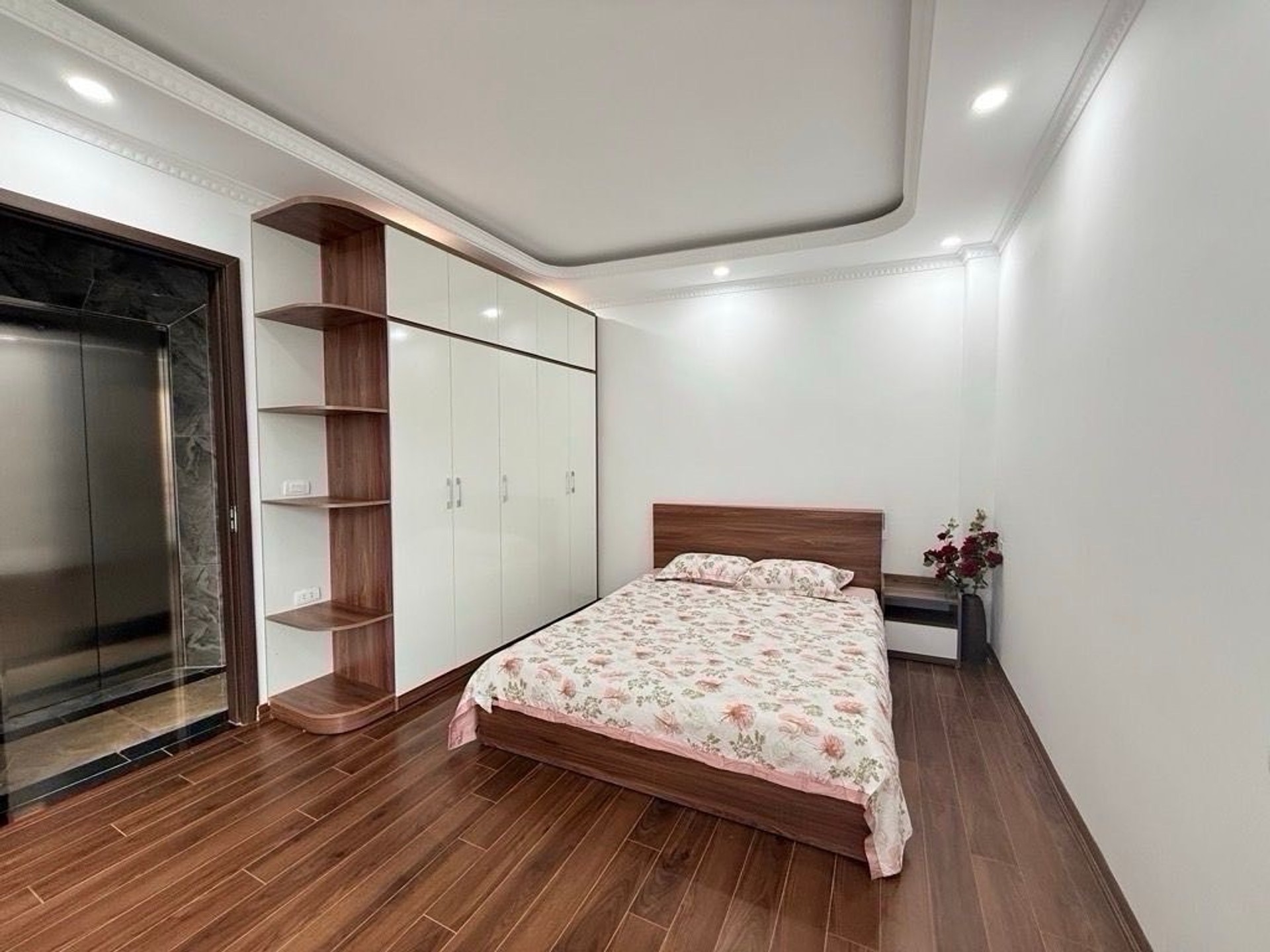Bán nhà Định Công Thượng - diện tích 31m2 6 tầng - Nhà đẹp hiếm có - giá 9,7 tỷ