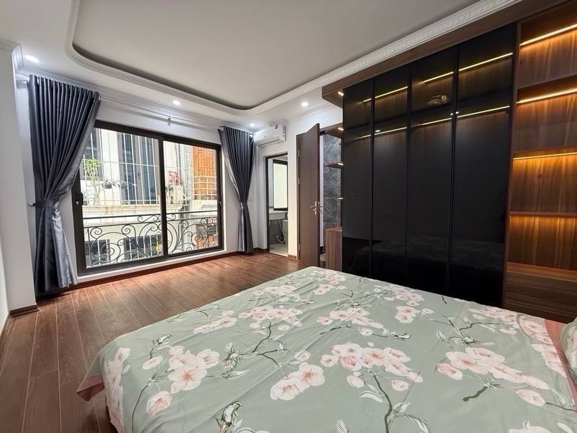 Bán nhà Định Công Thượng - diện tích 31m2 6 tầng - Nhà đẹp hiếm có - giá 9,7 tỷ