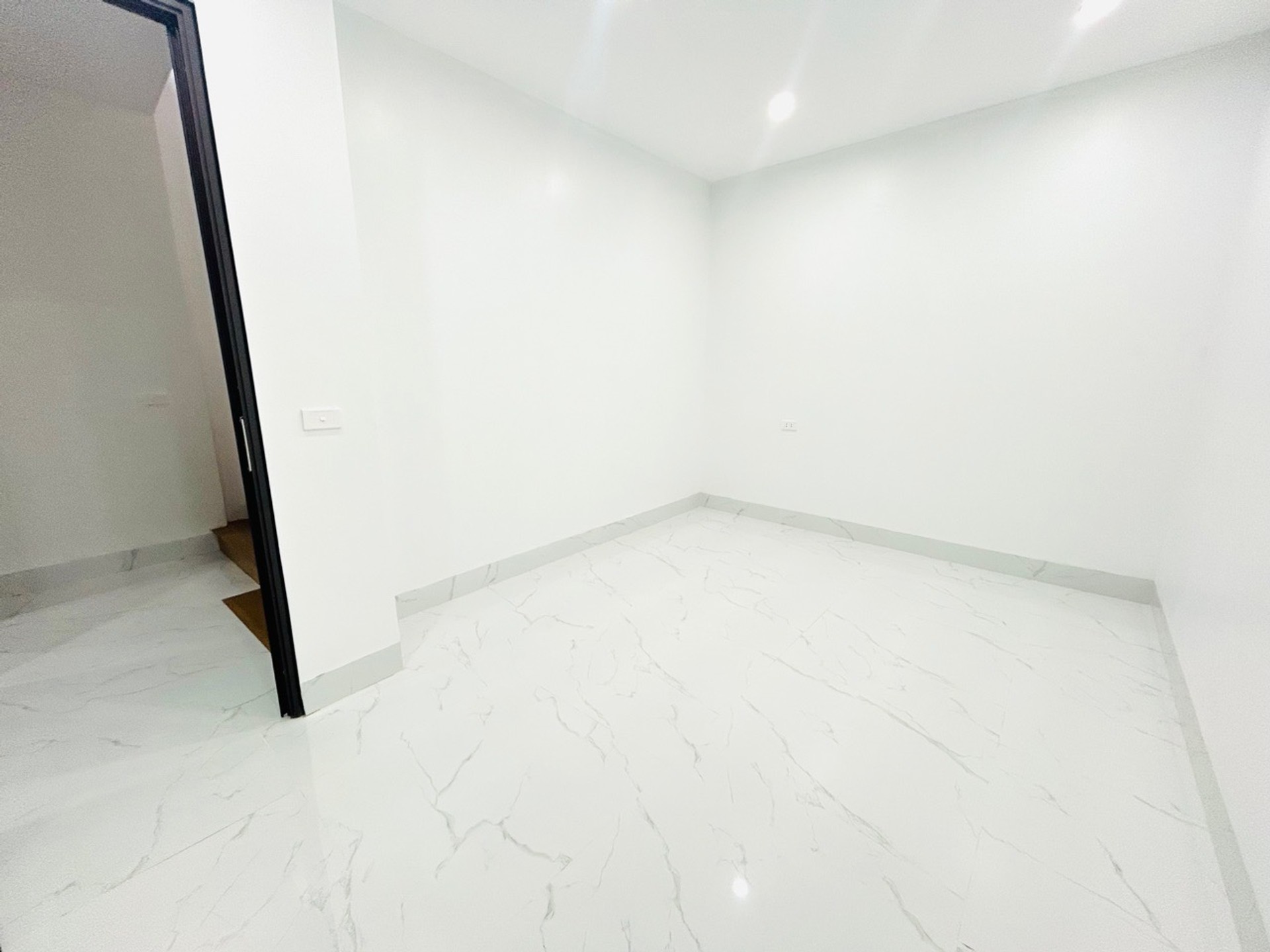 Bán nhà Thanh Lân - diện tích 34m2 3 tầng - gần ô tô - giá 3,9 tỷ
