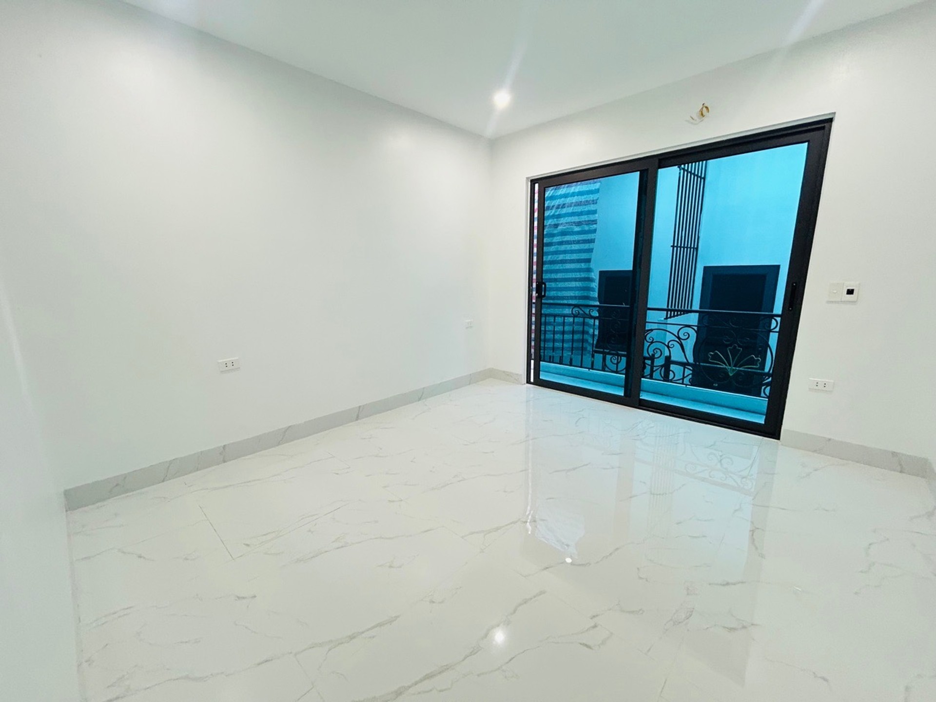 Bán nhà Thanh Lân - diện tích 34m2 3 tầng - gần ô tô - giá 3,9 tỷ