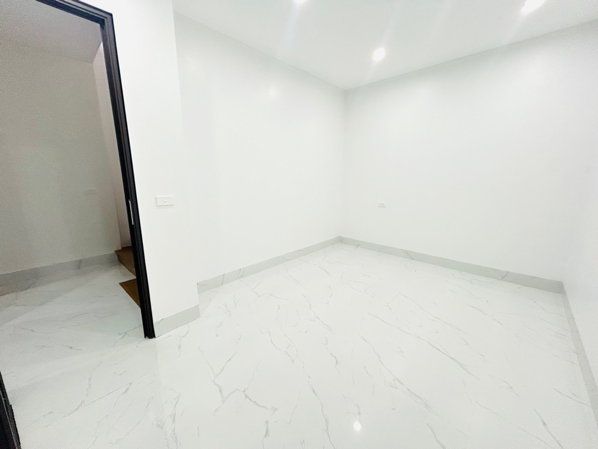 Bán nhà Thanh Lân - diện tích 34m2 3 tầng - gần ô tô - giá 3,9 tỷ