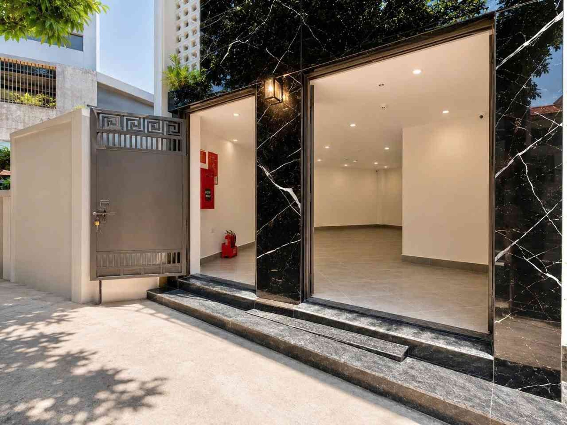 Bán nhà Trương Định - diện tích 60m2 7 tầng - thang máy, sát ô tô - giá 16,5 tỷ