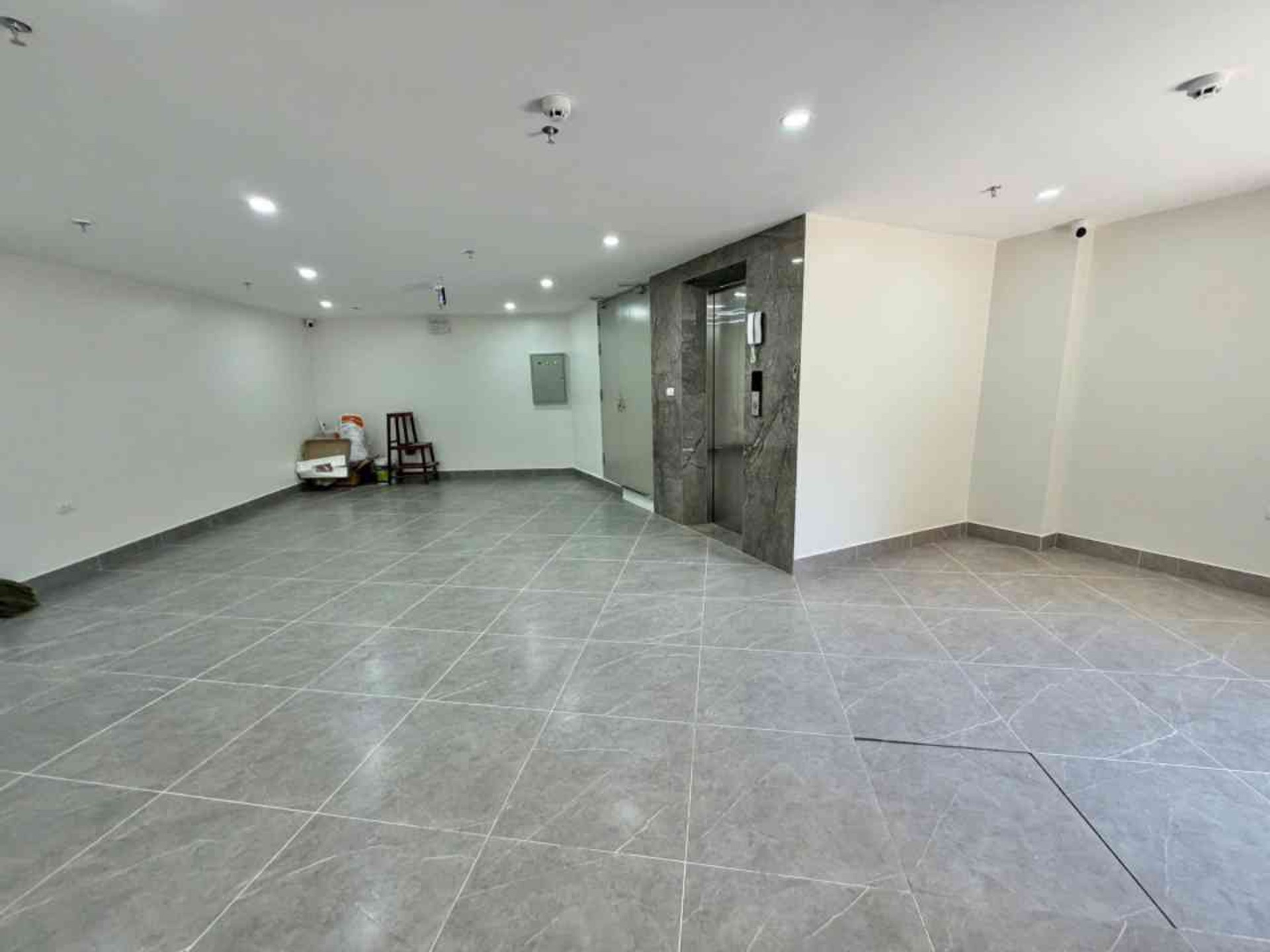 Bán nhà Trương Định - diện tích 60m2 7 tầng - thang máy, sát ô tô - giá 16,5 tỷ