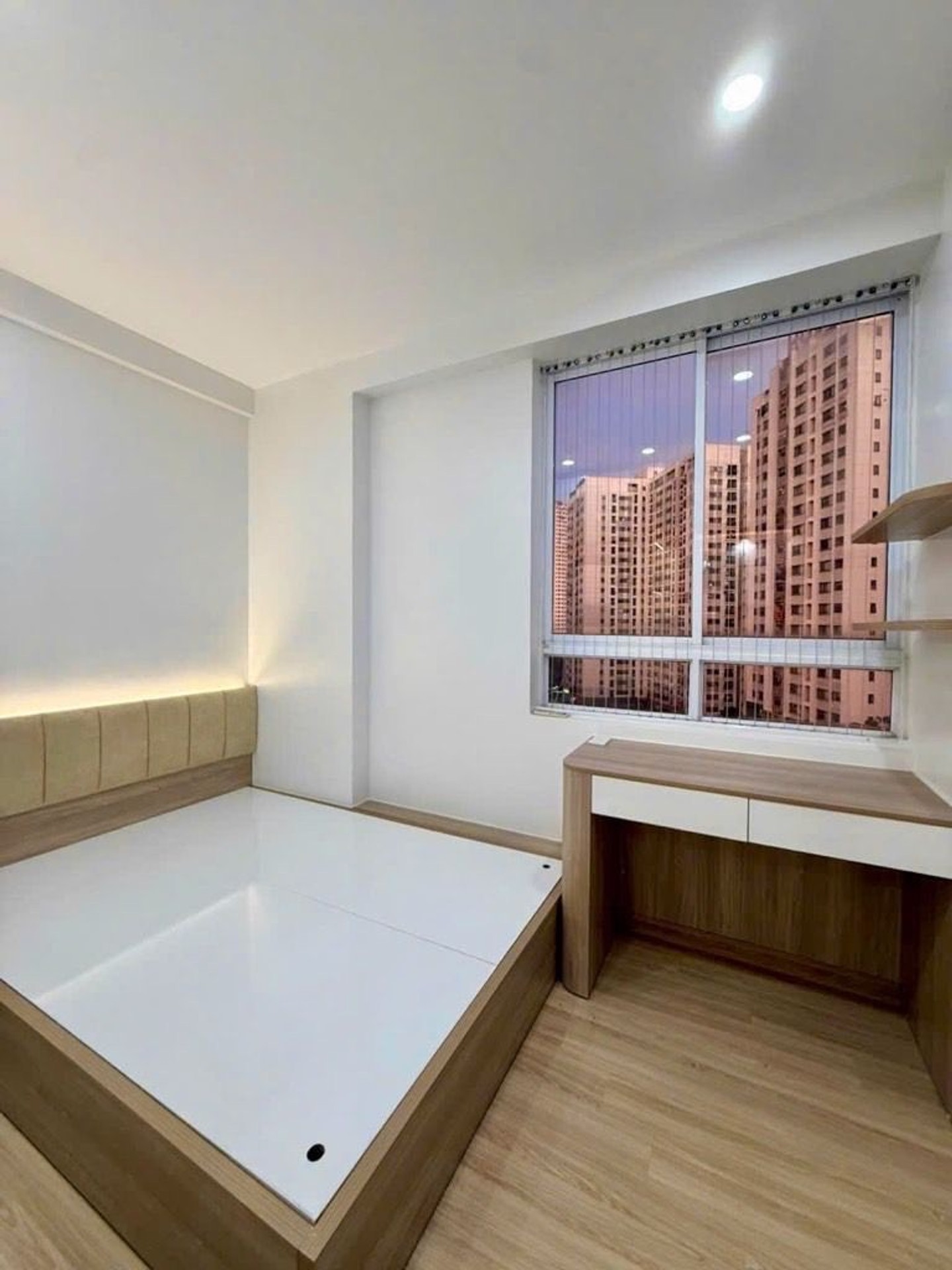 Bán nhà CT2TP KĐT Mới Tây Nam Linh Đàm - diện tích 41m2 9 tầng - Căn Góc - giá 4,5 tỷ