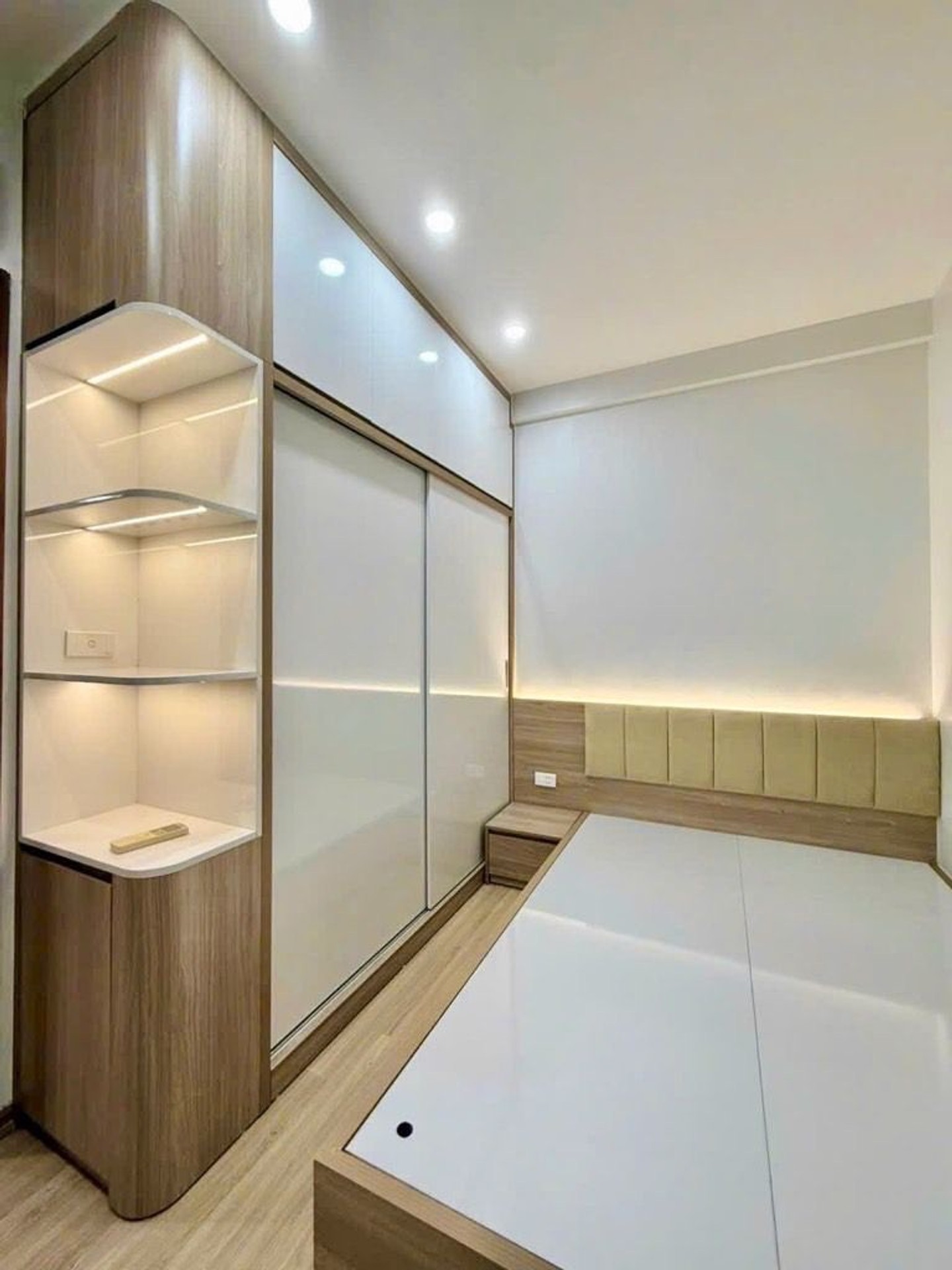 Bán nhà CT2TP KĐT Mới Tây Nam Linh Đàm - diện tích 41m2 9 tầng - Căn Góc - giá 4,5 tỷ