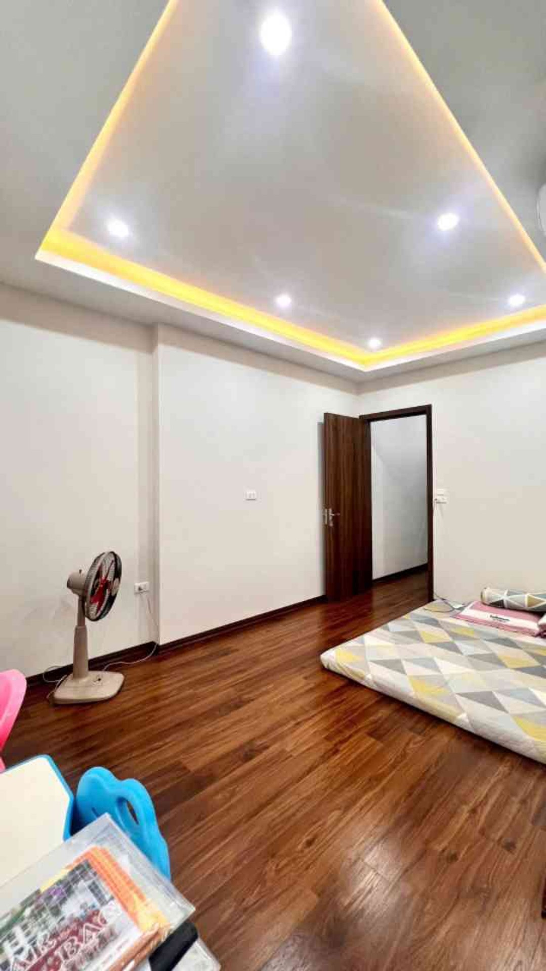 Bán nhà Yên Lãng - diện tích 23m2 5 tầng - Ô tô - giá 6,5 tỷ