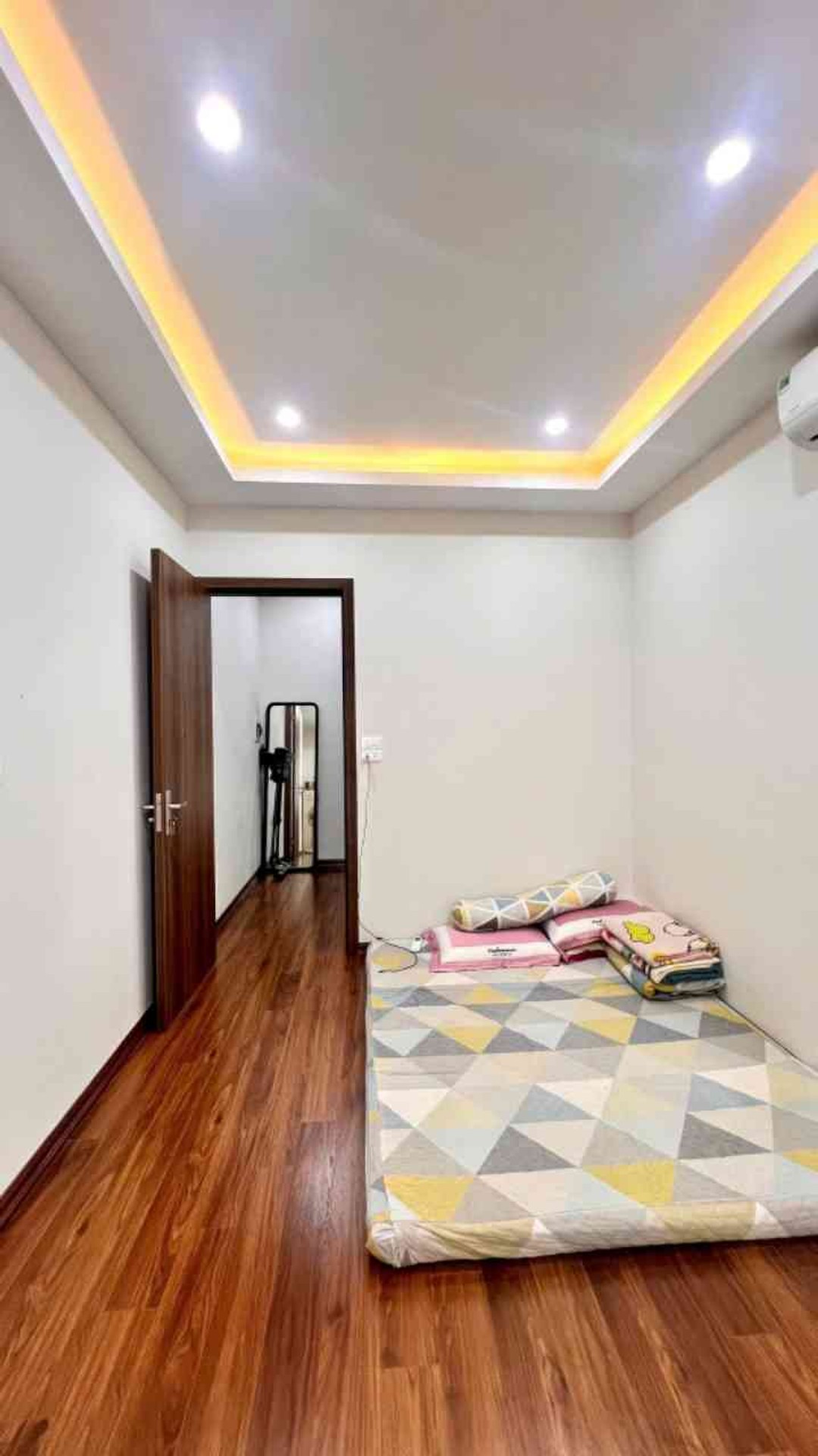 Bán nhà Yên Lãng - diện tích 23m2 5 tầng - Ô tô - giá 6,5 tỷ