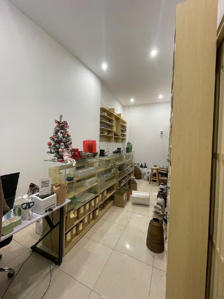 Bán nhà hồ Ba Mẫu - diện tích 77m2 6 tầng - Mặt hồ Ba Mẫu, khu VIP hiếm nhà bán - giá 44 tỷ